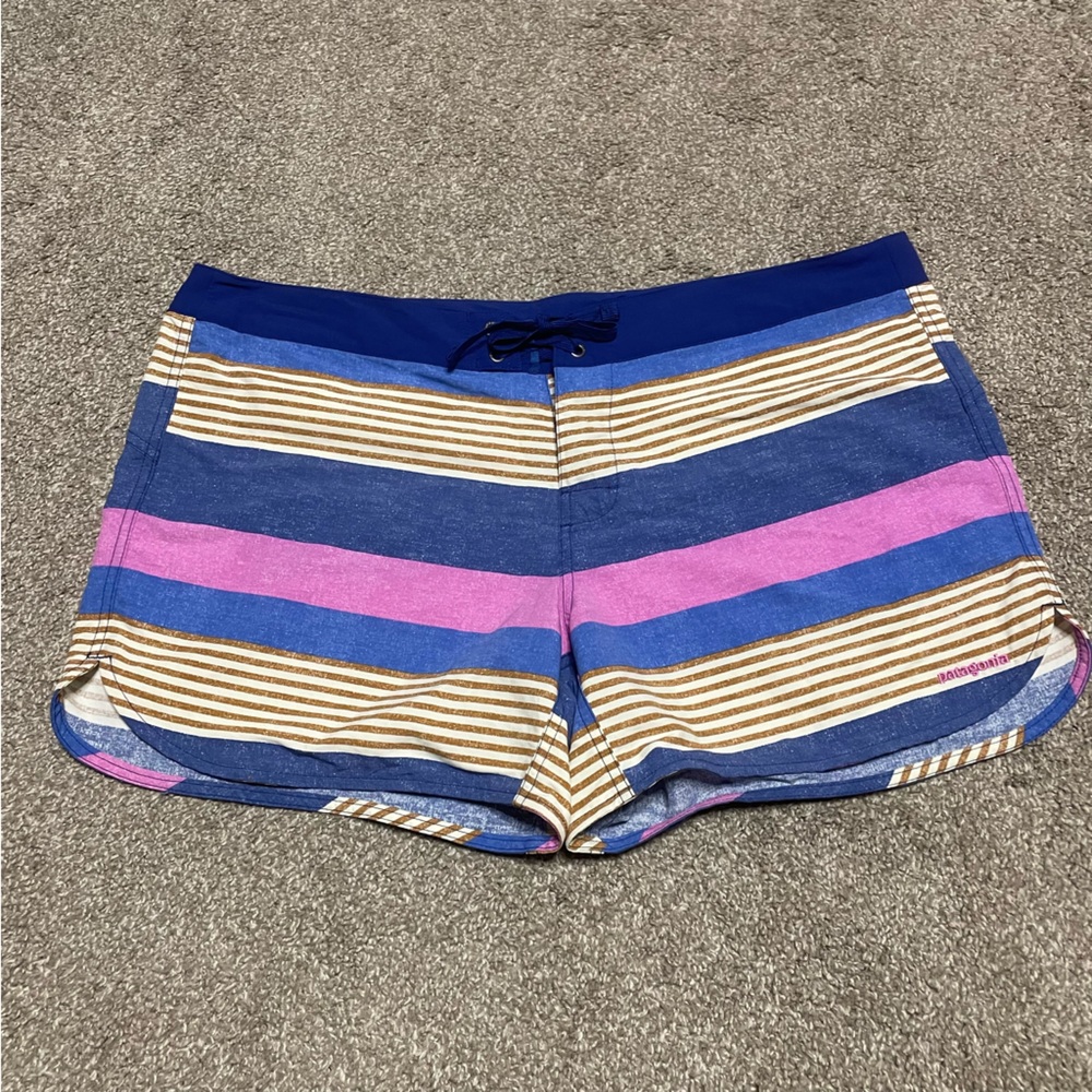 Women’s Patagonia Wavefarer Boardshorts Size 18